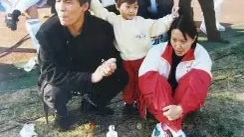 赵丽颖直播中发色差异引热议，网友笑称可能是假发造型